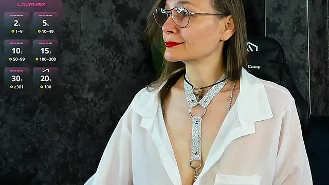 Lillian White online show from May 2026 01:00:01 AM