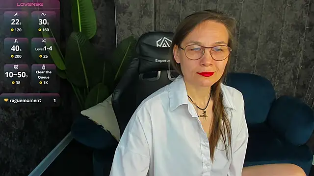 Lillian White online show from May 2026 01:01:01 AM