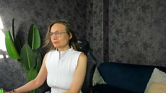 Lillian White online show from June 2026 12:52:02 AM