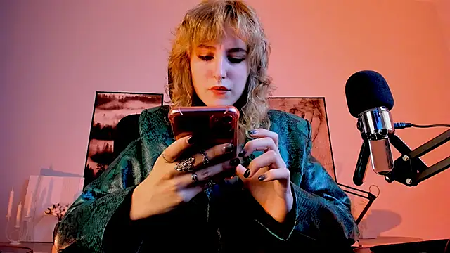 Snapshot of LuxRayi chatting on December 2024 06:10:01 PM LuxRayi online show from December 2024 06:10:01 PM