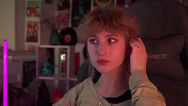 Snapshot of LuxRayi chatting on December 2024 05:56:01 AM LuxRayi online show from December 2024 05:56:01 AM