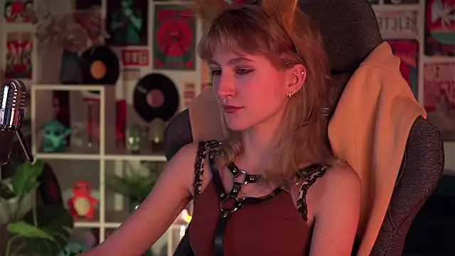 Snapshot of LuxRayi chatting on December 2024 06:22:01 AM LuxRayi online show from December 2024 06:22:01 AM