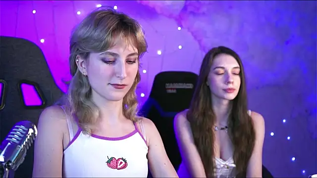 Snapshot of LuxRayi chatting on January 2025 09:05:01 PM LuxRayi online show from January 2025 09:05:01 PM