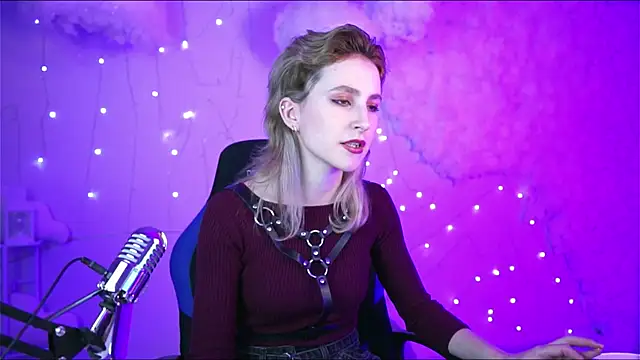 Snapshot of LuxRayi chatting on January 2025 06:45:02 PM LuxRayi online show from January 2025 06:45:02 PM