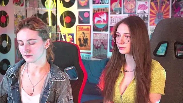 Snapshot of LuxRayi chatting on January 2025 06:17:01 PM LuxRayi online show from January 2025 06:17:01 PM