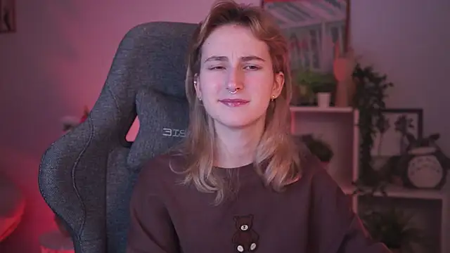 Snapshot of LuxRayi chatting on January 2025 02:50:01 AM LuxRayi online show from January 2025 02:50:01 AM