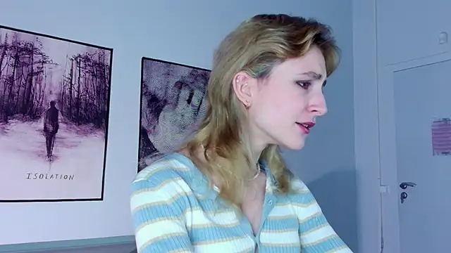 Snapshot of LuxRayi chatting on January 2025 03:05:02 PM LuxRayi online show from January 2025 03:05:02 PM