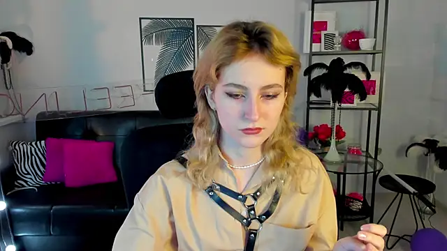 Snapshot of LuxRayi chatting on January 2025 02:58:01 PM LuxRayi online show from January 2025 02:58:01 PM