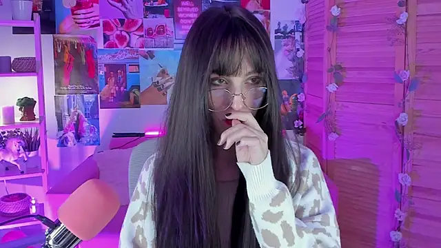 Snapshot of LuxRayi chatting on February 2025 05:51:02 PM LuxRayi online show from February 2025 05:51:02 PM