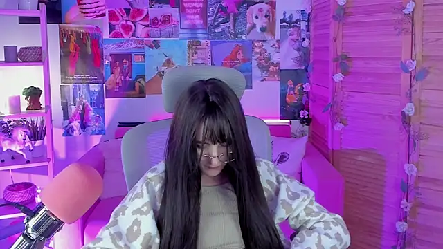 Snapshot of LuxRayi chatting on February 2025 11:55:02 PM LuxRayi online show from February 2025 11:55:02 PM