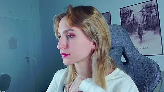 Snapshot of LuxRayi chatting on February 2025 06:08:02 PM LuxRayi online show from February 2025 06:08:02 PM