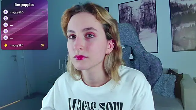 Snapshot of LuxRayi chatting on February 2025 12:30:01 AM LuxRayi online show from February 2025 12:30:01 AM