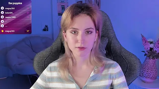 Snapshot of LuxRayi chatting on February 2025 05:58:02 PM LuxRayi online show from February 2025 05:58:02 PM