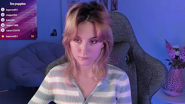 Snapshot of LuxRayi chatting on February 2025 09:02:01 PM LuxRayi online show from February 2025 09:02:01 PM