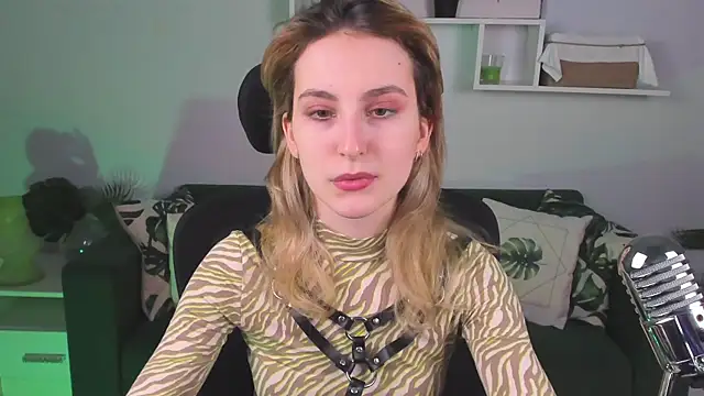 Snapshot of LuxRayi chatting on March 2025 05:58:02 PM LuxRayi online show from March 2025 05:58:02 PM