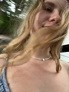 Snapshot of fluffy_bunnyxxx chatting on December 2024 04:55:02 AM fluffy bunnyxxx online show from December 2024 04:55:02 AM