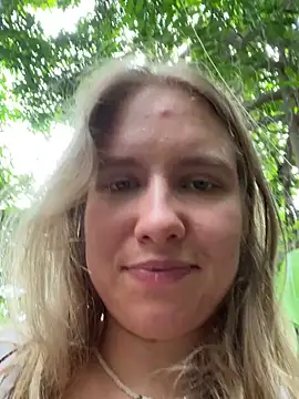 Snapshot of fluffy_bunnyxxx chatting on December 2024 04:26:01 AM fluffy bunnyxxx online show from December 2024 04:26:01 AM