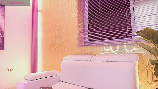 Snapshot of Bella19_ chatting on January 2025 07:58:02 PM Bella19 online show from January 2025 07:58:02 PM