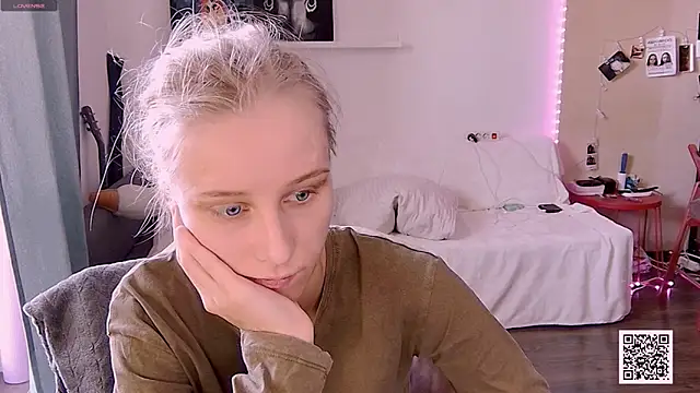 KatiKate online show from September 2025 11:10:02 AM