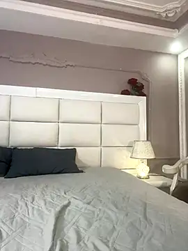 KloheCurvy online show from December 2025 12:11:02 PM