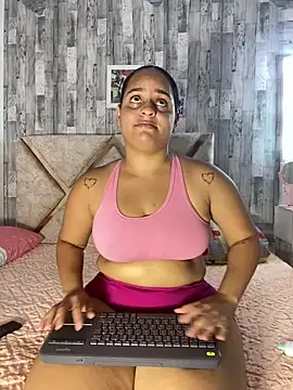 Snapshot of Violetrousse chatting on May 2026 08:16:02 PM Violetrousse online show from May 2026 08:16:02 PM