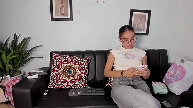 Snapshot of Mia_petite01 chatting on January 2026 10:26:01 PM Mia petite01 online show from January 2026 10:26:01 PM
