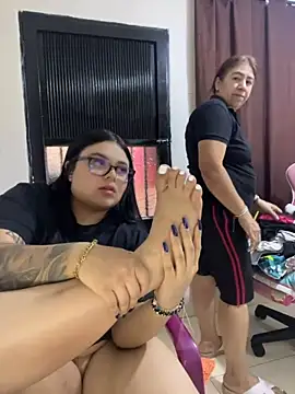 alissonfernandez  online show from April 2026 10:12:02 PM