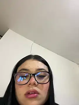 alissonfernandez  online show from April 2026 11:33:02 PM