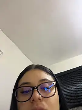 alissonfernandez  online show from May 2026 11:15:01 AM