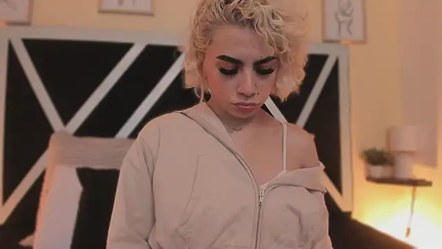 Snapshot of marian_pinzon chatting on December 2025 02:51:01 AM marian pinzon online show from December 2025 02:51:01 AM