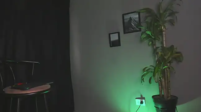 boyc022  online show from December 2024 01:12:01 PM