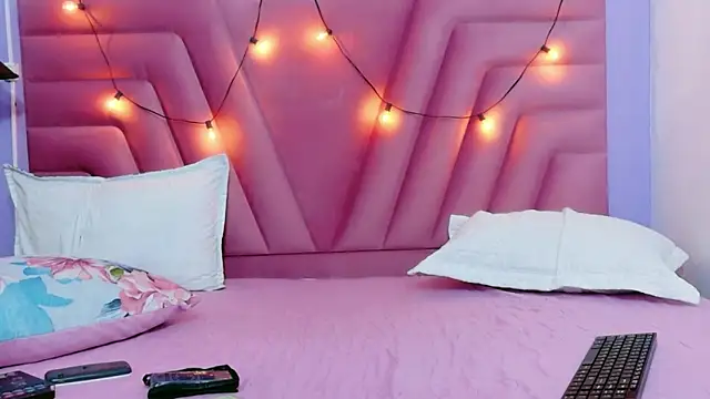 hornybarelylegalgirl online show from April 2026 12:31:01 PM