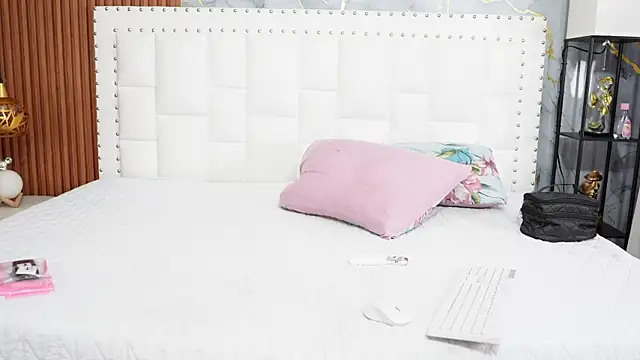 hornybarelylegalgirl online show from May 2026 01:44:02 AM