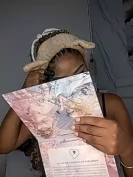 Sara Lewwis online show from October 2025 11:11:01 AM