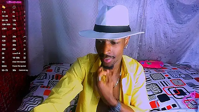 Snapshot of Aroonpapisex chatting on December 2024 01:51:02 AM Aroonpapisex online show from December 2024 01:51:02 AM