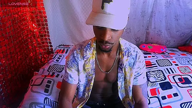 Snapshot of Aroonpapisex chatting on December 2024 07:25:02 PM Aroonpapisex online show from December 2024 07:25:02 PM