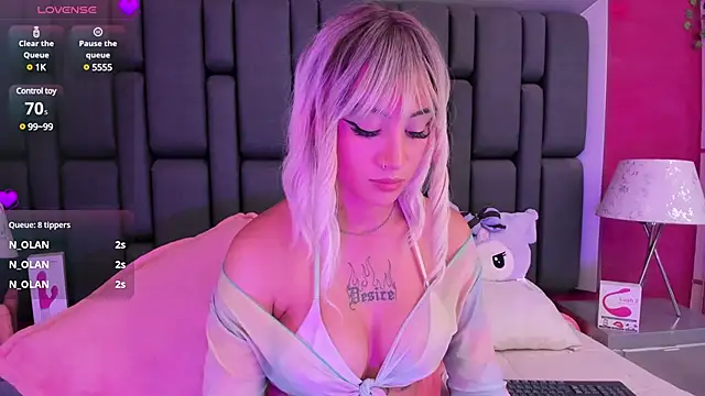 Snapshot of MadissonRey chatting on January 2025 04:18:02 PM MadissonRey online show from January 2025 04:18:02 PM