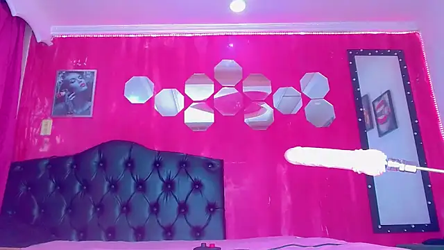 TiffanyMackensyy online show from November 2025 01:59:02 AM