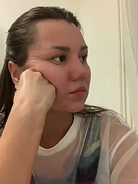 Snapshot of MiraMiss chatting on March 2026 07:42:02 PM MiraMiss online show from March 2026 07:42:02 PM