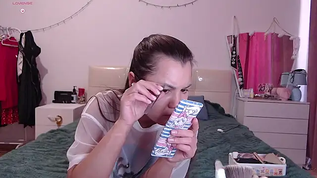 Snapshot of MiraMiss chatting on April 2026 08:48:01 AM MiraMiss online show from April 2026 08:48:01 AM