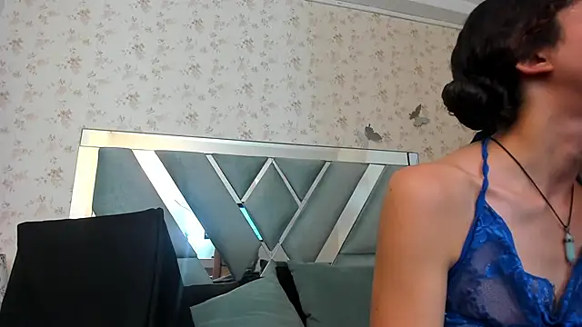 Queenjenn   online show from December 2024 02:33:01 PM