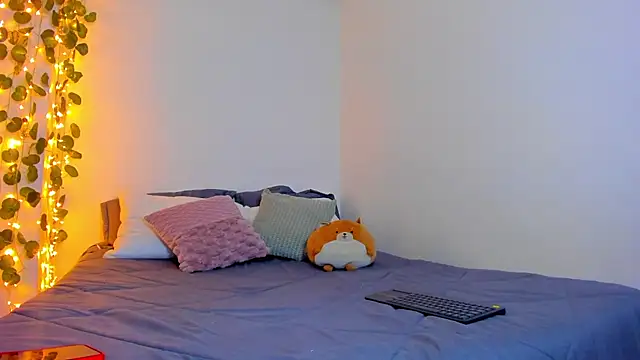 Snapshot of emillyhills chatting on January 2025 07:50:01 AM emillyhills online show from January 2025 07:50:01 AM