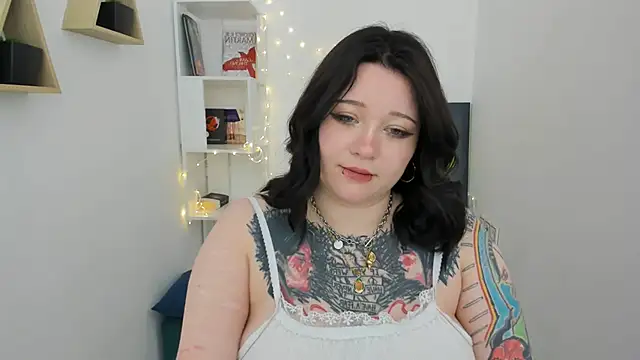 Snapshot of MoonLghte chatting on February 2025 06:23:01 PM MoonLghte online show from February 2025 06:23:01 PM