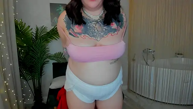 Snapshot of MoonLghte chatting on March 2025 06:50:01 PM MoonLghte online show from March 2025 06:50:01 PM