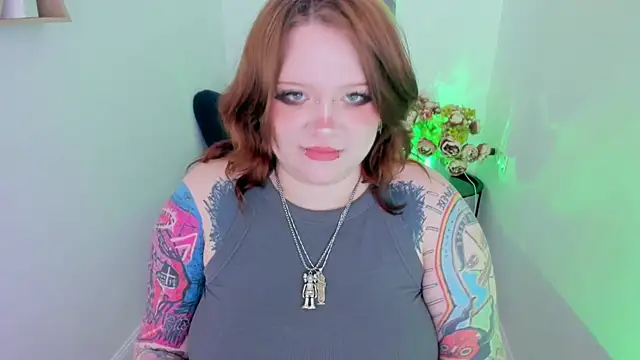 Snapshot of MoonLghte chatting on March 2026 03:32:02 AM MoonLghte online show from March 2026 03:32:02 AM