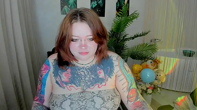 MoonLghte online show from April 2026 08:00:02 PM