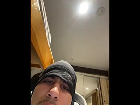 Snapshot of johnycash21 chatting on February 2026 05:14:01 AM johnycash21 online show from February 2026 05:14:01 AM