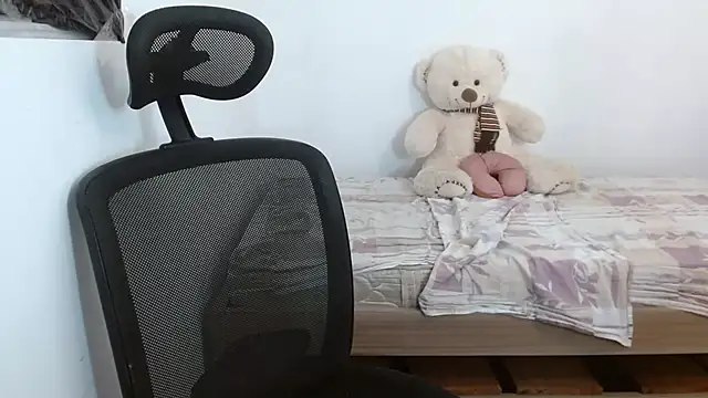 Snapshot of diamondGirl chatting on February 2025 03:40:01 AM diamondGirl online show from February 2025 03:40:01 AM