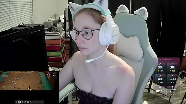 LilyFoxxx online show from June 2026 05:13:02 AM