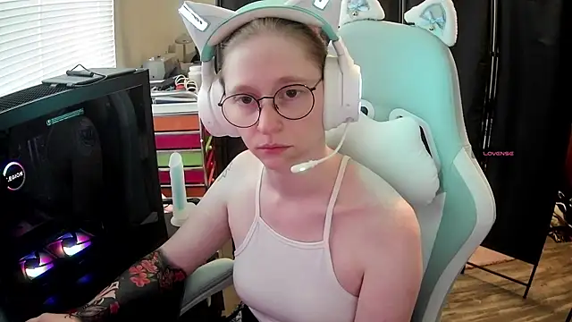 LilyFoxxx online show from July 2026 11:00:01 PM